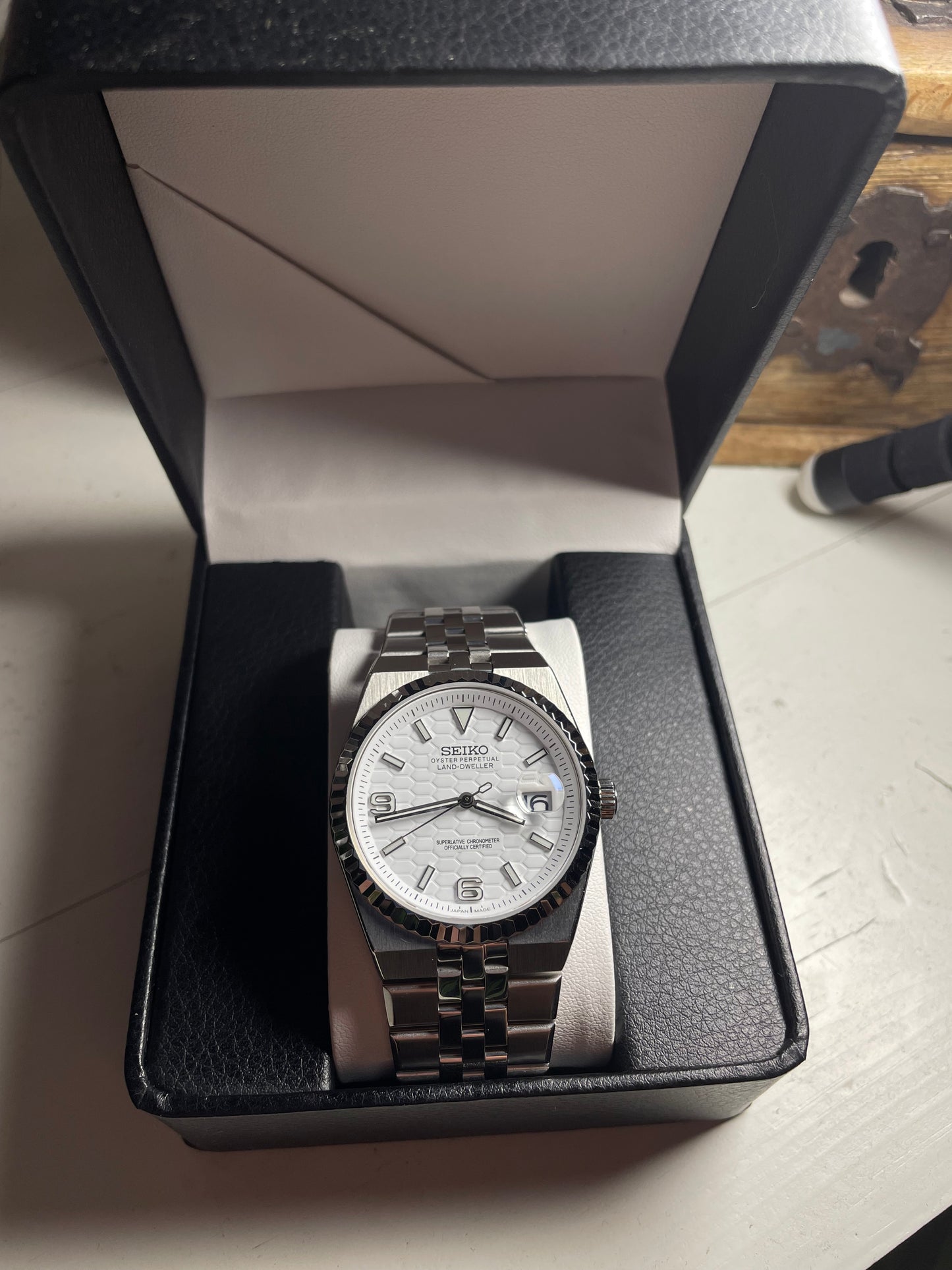 Seiko Land-Dweller Mod white
